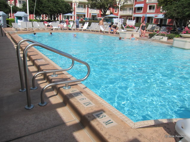 Boardwalk, Villas pool