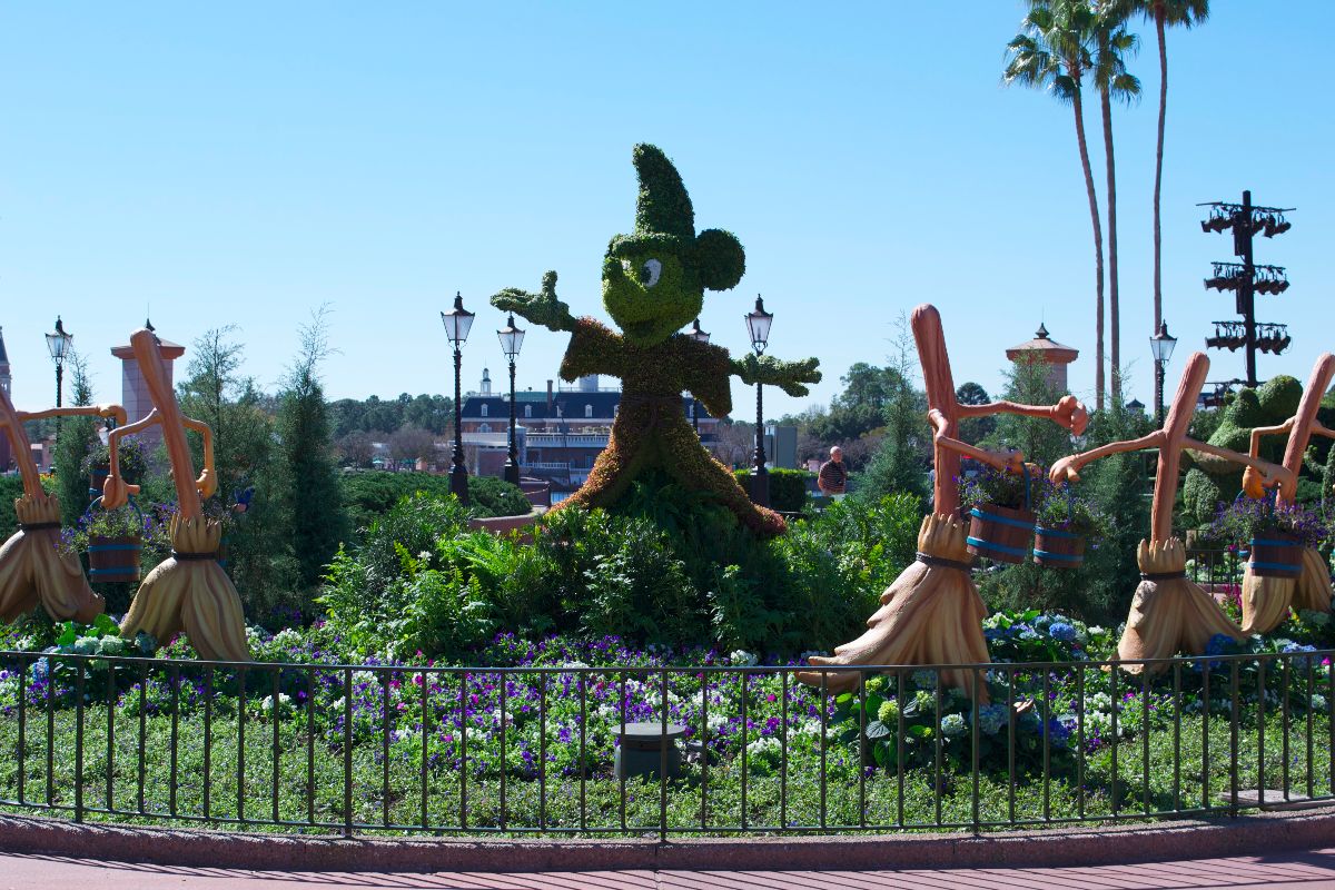 The Mickey, Minnie, and Pluto topiary in the courtyard in front of the tip board.