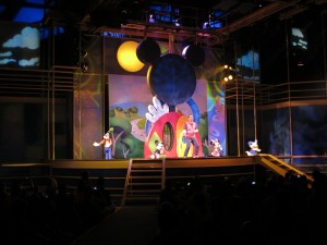 Dog Goofy rockin' out at the Disney Junior attraction. 