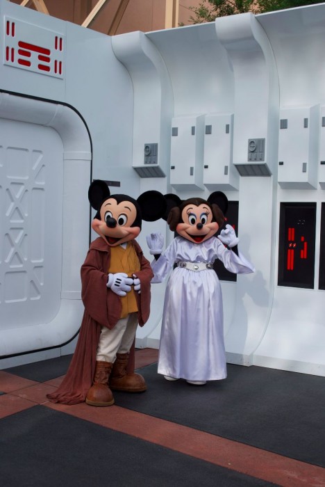 Jedi Mickey and Leia Minnie meet and greet guests. 