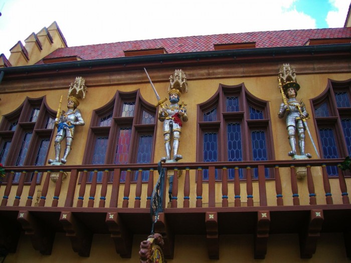 Three knights guard the pavilion's courtyard.