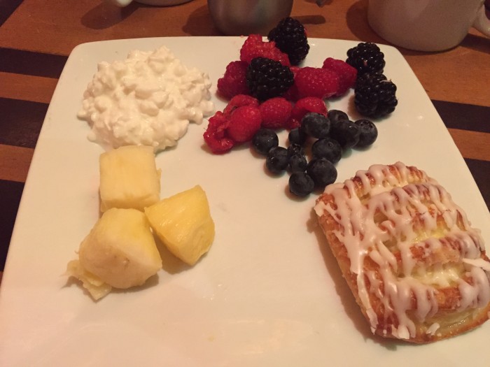 There are healthy choices at The Wave -- plus an obligatory Cheese Danish.