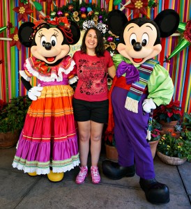 DCA Holiday Character - Viva Navidad Mickey & Minnie