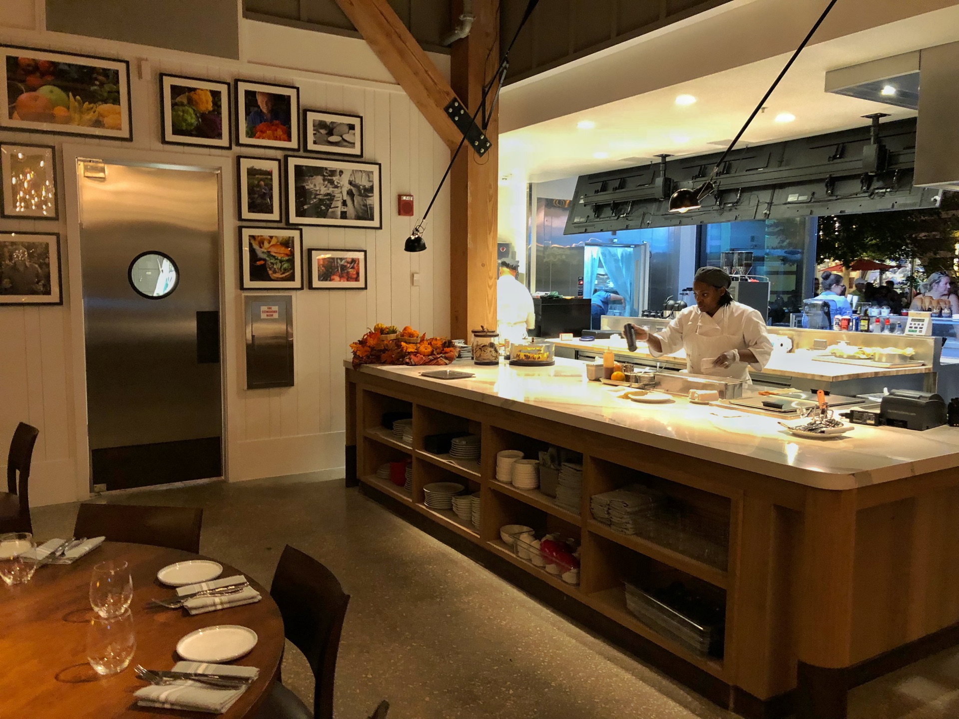 wolfgang puck kitchen and bar photos